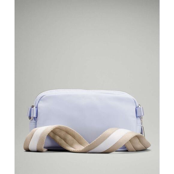 RARE Lululemon Athletica Everywhere Crossbody Bag Pastel Blue Raw Linen - Picture 2 of 6